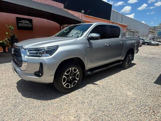 TOYOTA HILUX 2.8 D-4D TURBO DIESEL CD SRV 4X4 AUTOMÁTICO TOYOTA HILUX 2.8 D-4D TURBO DIESEL CD SRV 4X4 AUTOMÁTICO